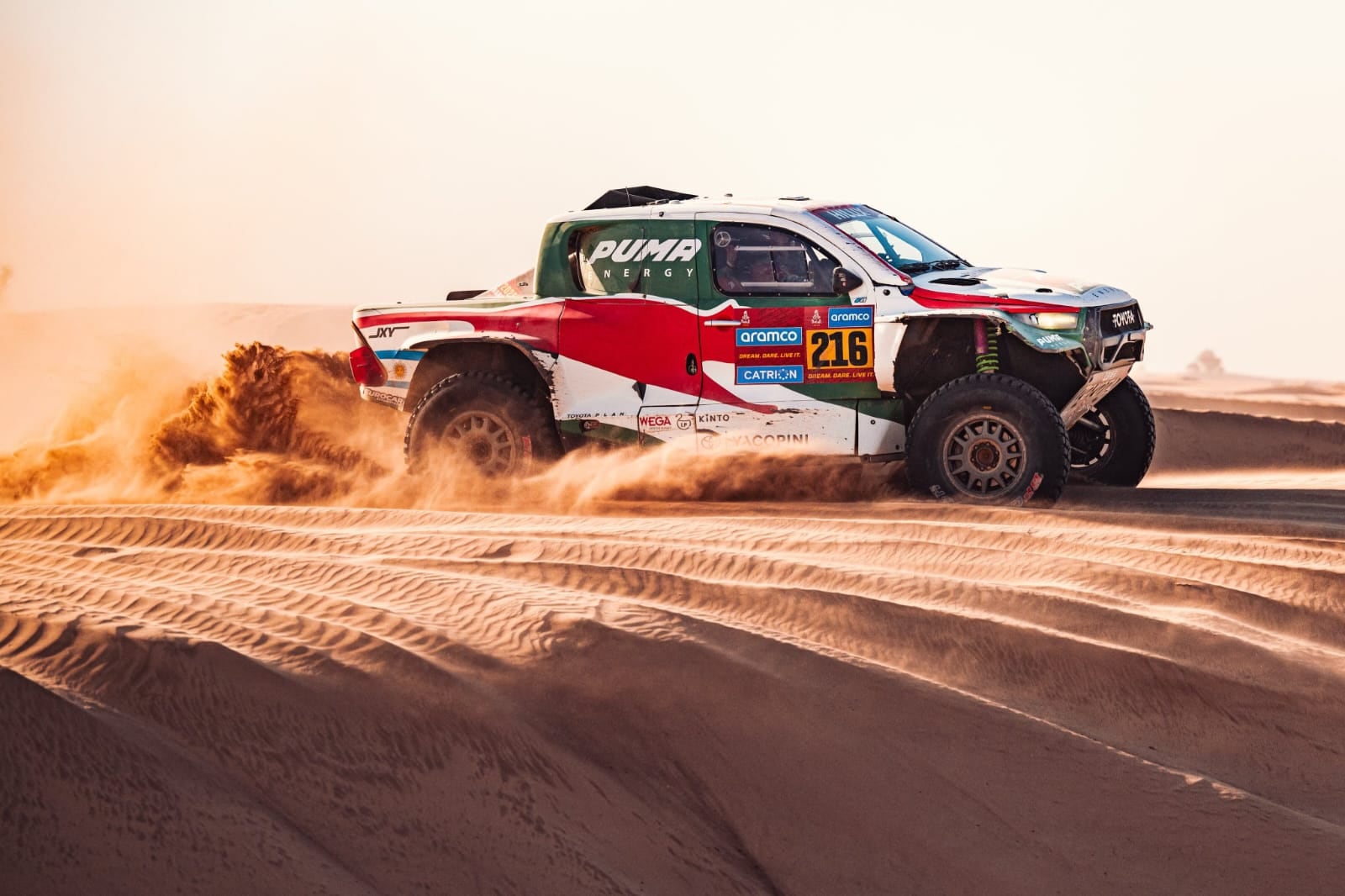 Juan Cruz Yacopini completó la primera semana del Dakar 2025 en el octavo lugar de Coches.