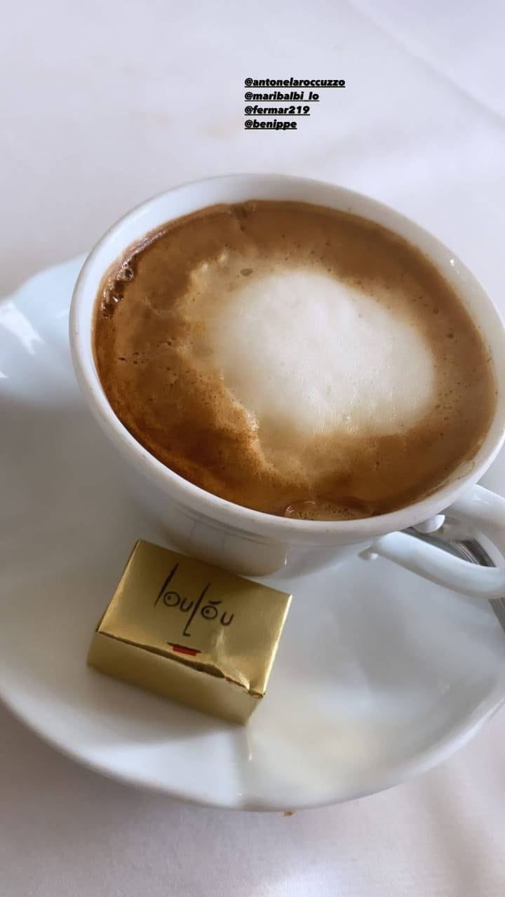 Antonela Roccuzzo y Sofía Balbi compartieron un café en el restaurante Loulou.