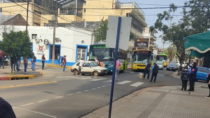 Accidente vial dejó como saldo a un automovilista herido de levedad.