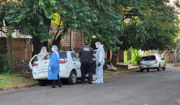 Encontraron su auto abandonado, con rastros de sangre y disparos.