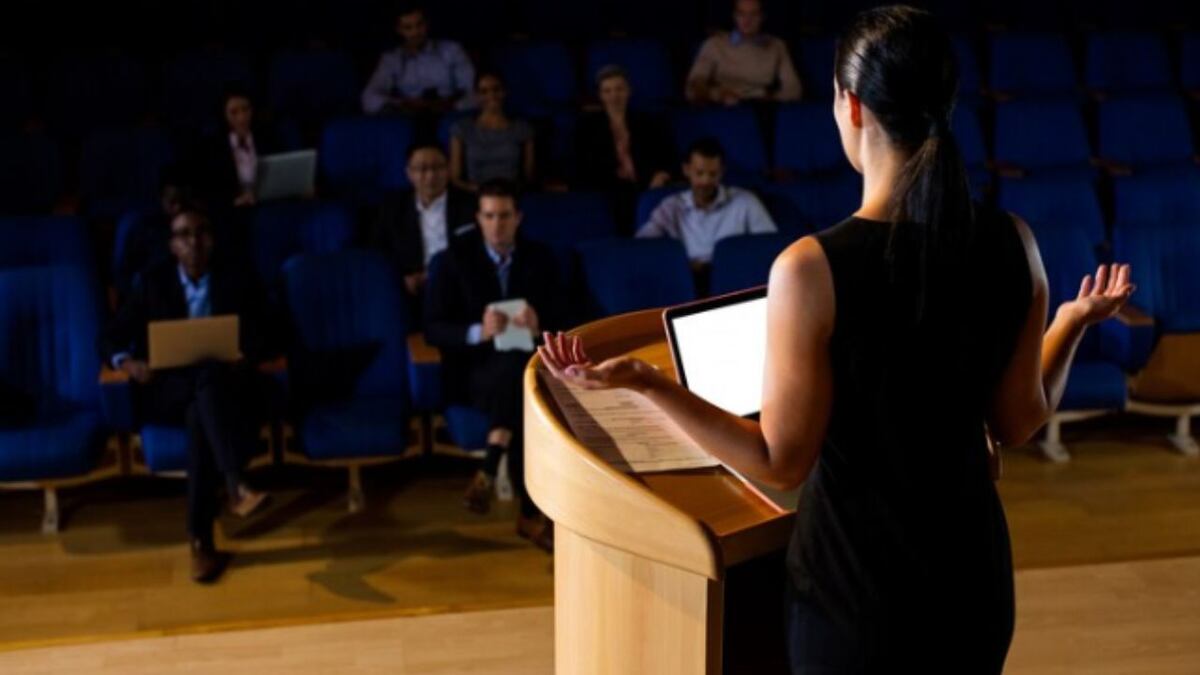 ¿Miedo para hablar en público?: los expertos de Harvard dan 10 consejos