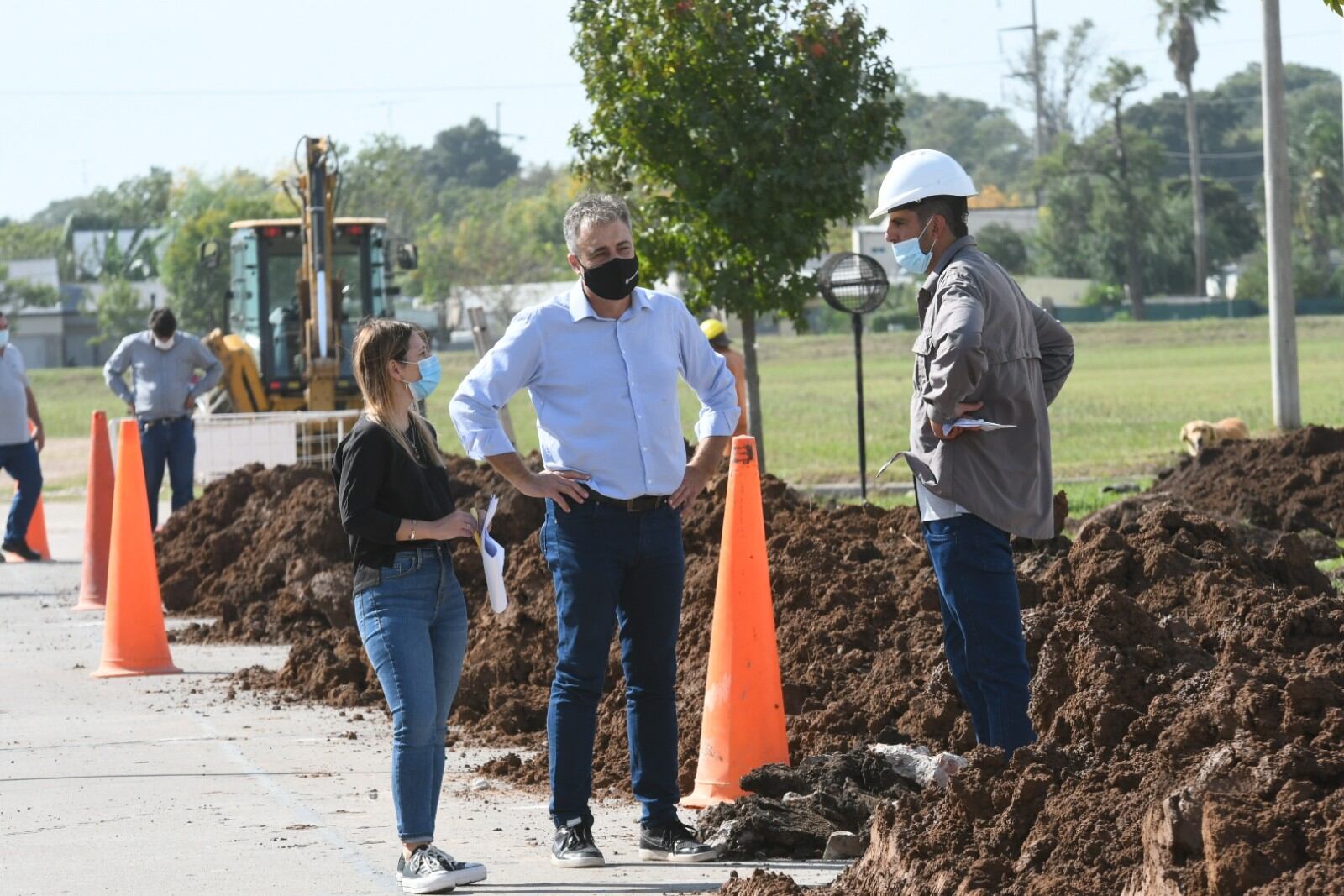 Luis Castellano y Bárbara Chivallero recorrieron la obra del barrio Malvinas Argentinas