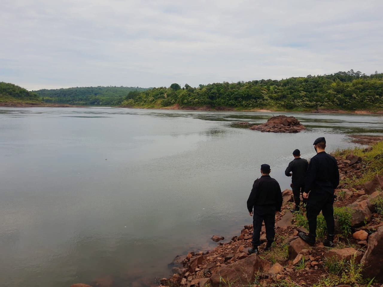 La Policía buscaba a los menores en el río