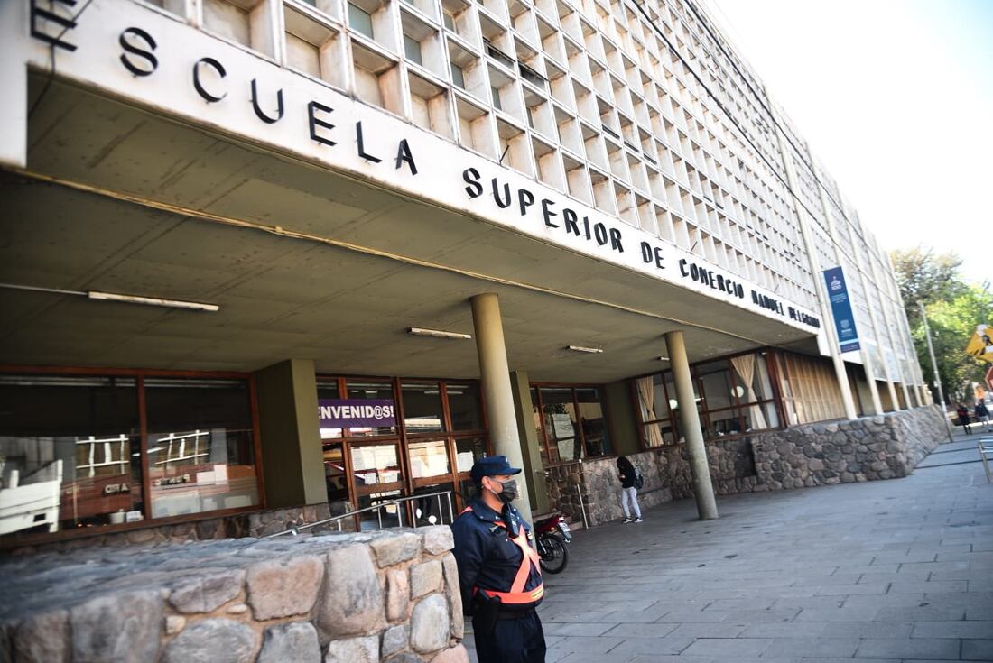 La Escuela Superior de Comercio Manuel Belgrano (Padro Castillo).