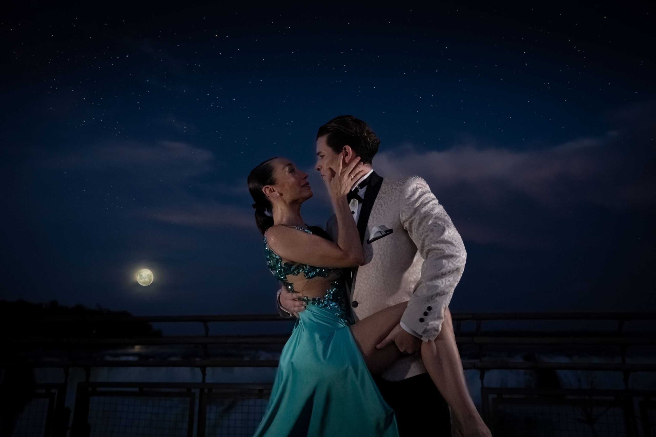 Estrenan “Agualuna, Tango de Luna Llena” una obra que tiene a las Cataratas del Iguazú como escenario.