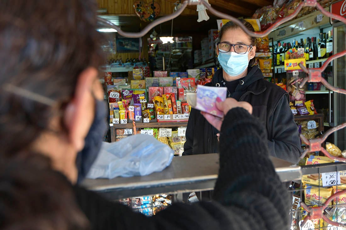 Locales gastronómicos (restaurantes, bares, etc.) deben cerrar entre las 19 y las 6 del día siguiente, salvo en las modalidades de reparto a domicilio 