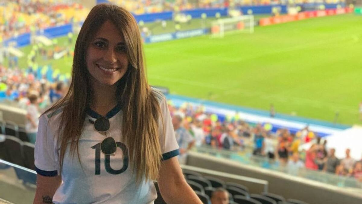 Antonela Roccuzzo sorprendió a sus seguidores con sus uñas “mundialistas”