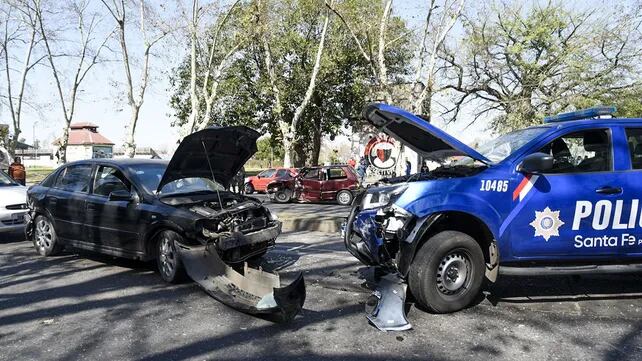 El patrullero colisionó contra varios vehículos