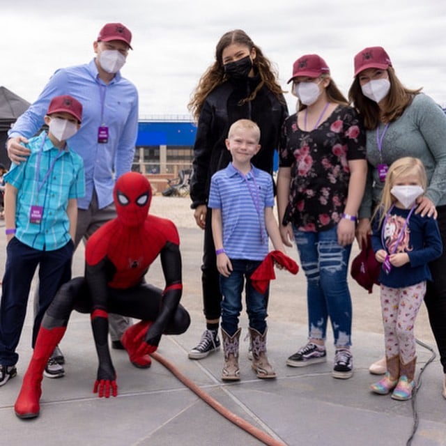 Tom Holland llevó al set de grabación a Bridger Walker. 