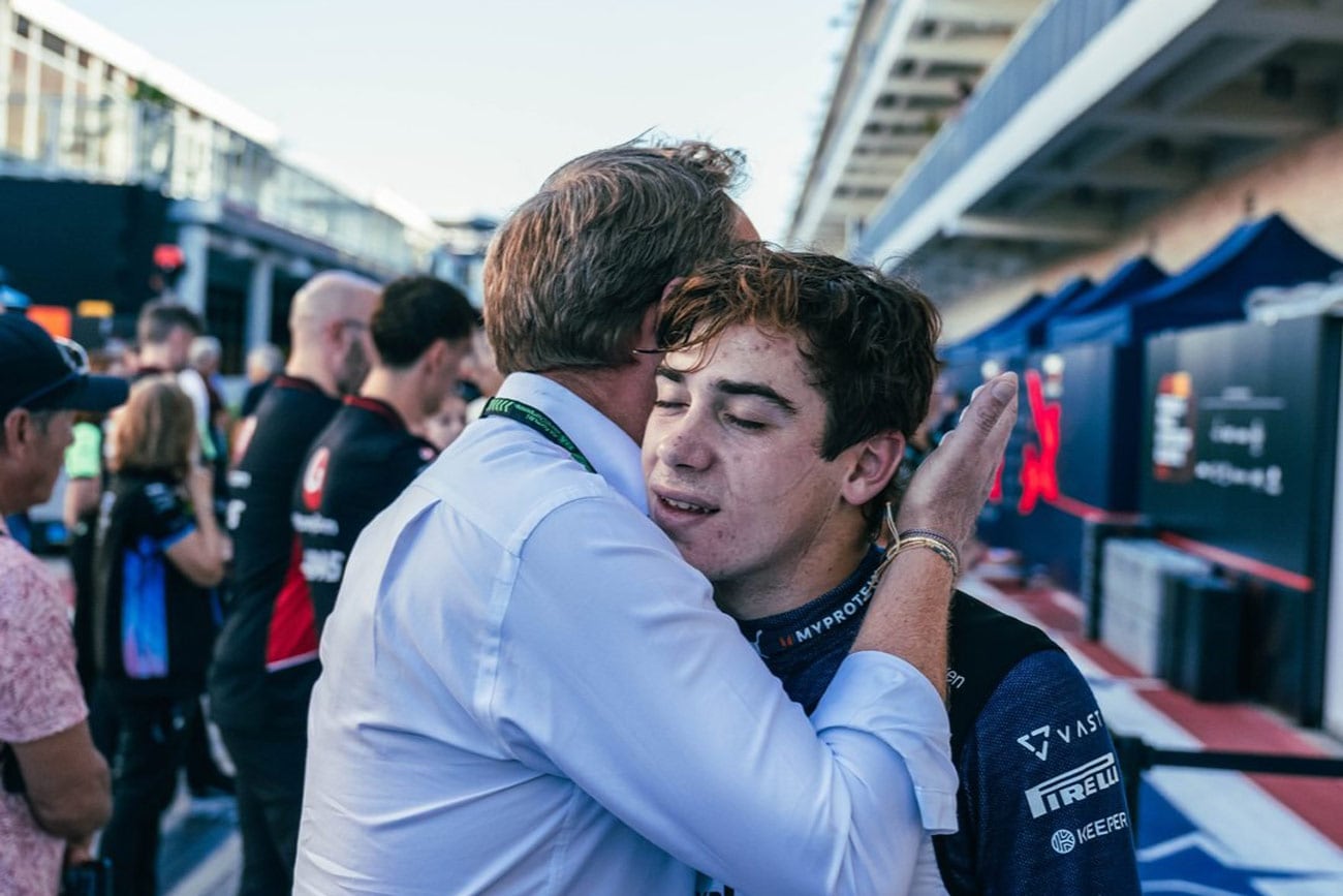 Franco Colapinto, felicitado por el equipo después de su actuación en Austin. (Prensa Williams)