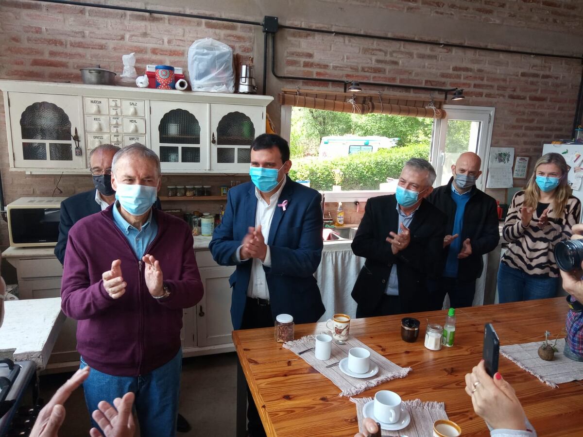 Schiaretti en Punilla: inauguró la red de gas en Icho Cruz, visitó Cuesta Blanca y se comprometió con el sanamiento del Lago San Roque