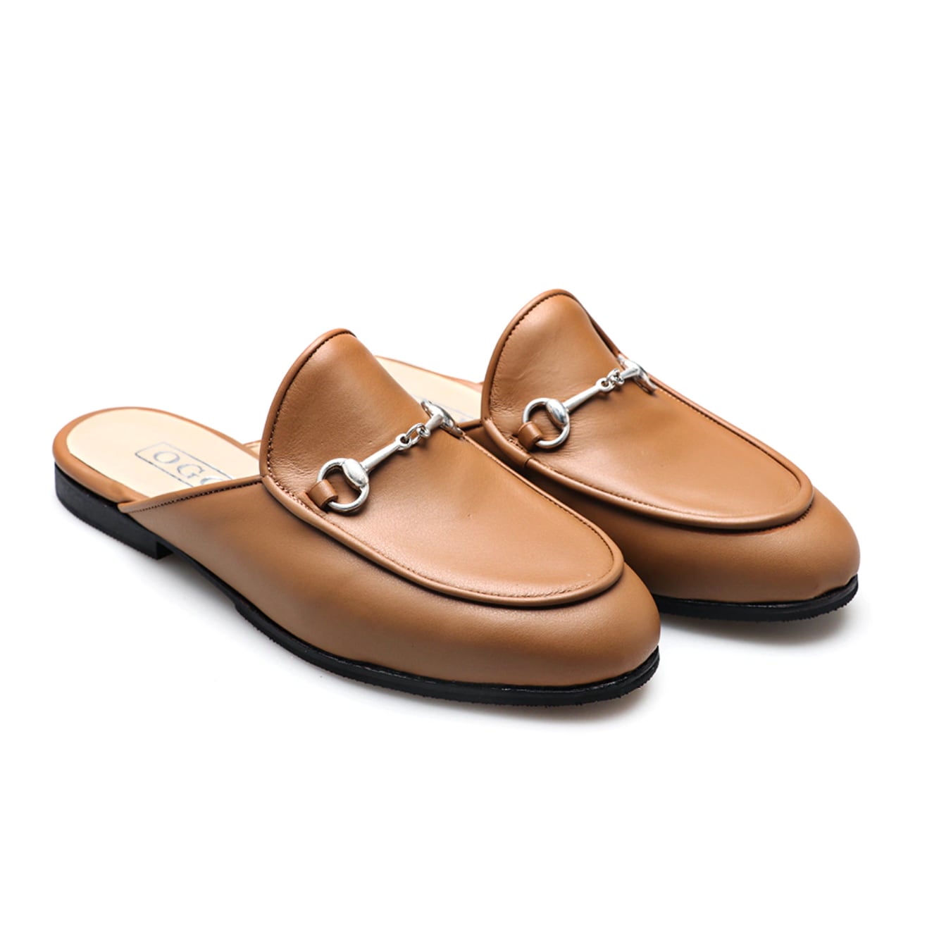 OGGI Zapatos. Slippers con estribo en la capellada. $129.999.