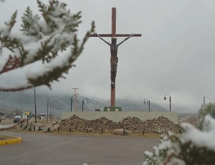 Una de las postales de la primera nevada del año en el Manzano Histórico. Foto: 8 Digital