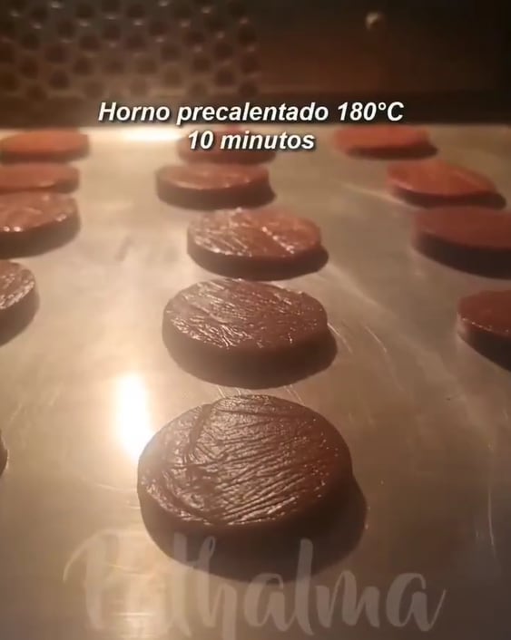 Receta rápida y fácil: cómo preparar los espectaculares conitos de dulce de leche bañados en chocolate