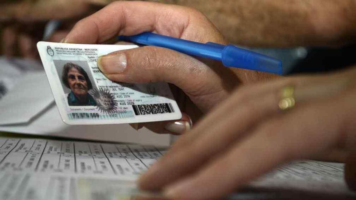 PASO 2021 en Córdoba: el Registro Civil y los CPC extienden el horario para retirar DNI