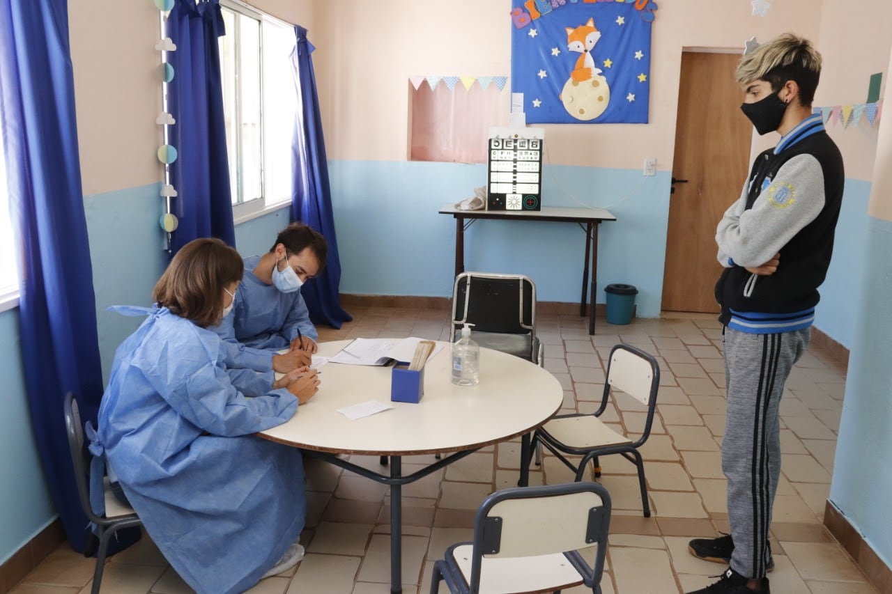 Realización de fichas médicas en el Distrito Oeste.