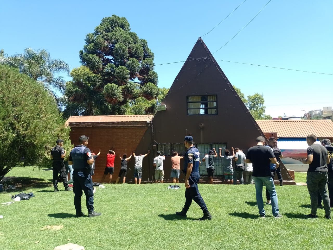 Detención de 6 personas en la terminal de Carlos Paz