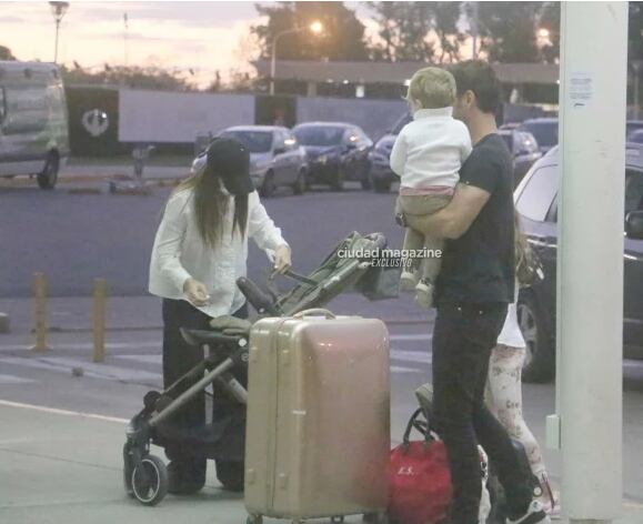 Benjamín Vicuña despidió a sus hijos, Magnolia y Amancio, en Ezeiza.Ciudad