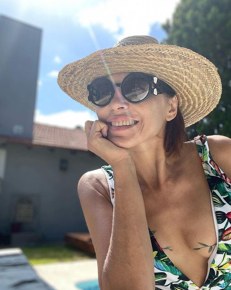 Lorena Meritano lució una malla enteriza al calor del verano.