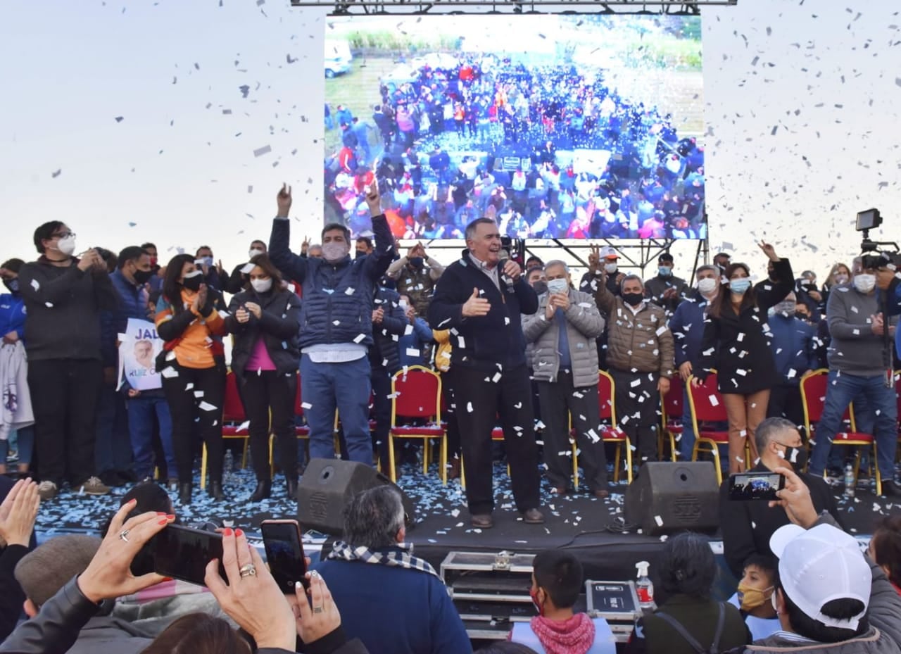 Jaldo presentó a los precandidatos de "Todos por Tucumán" en Yerba Buena.