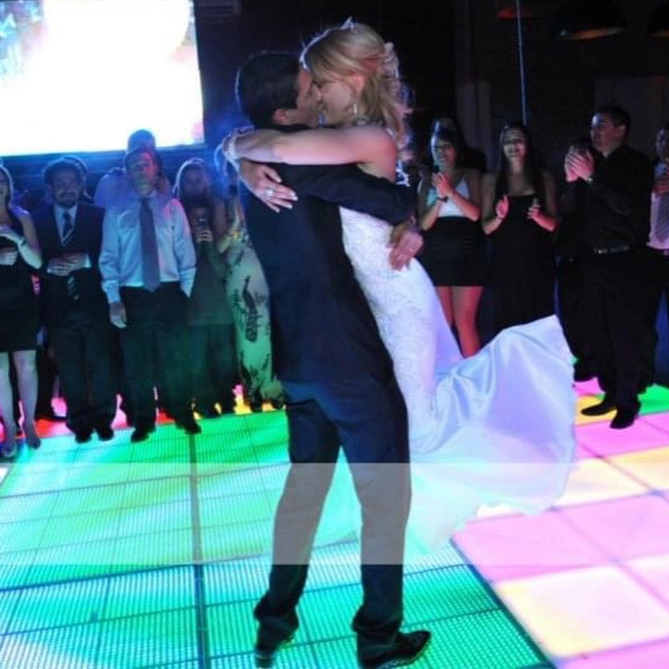 La pareja hizo su fiesta con amigos y familia durante el receso de las ligas europeas.