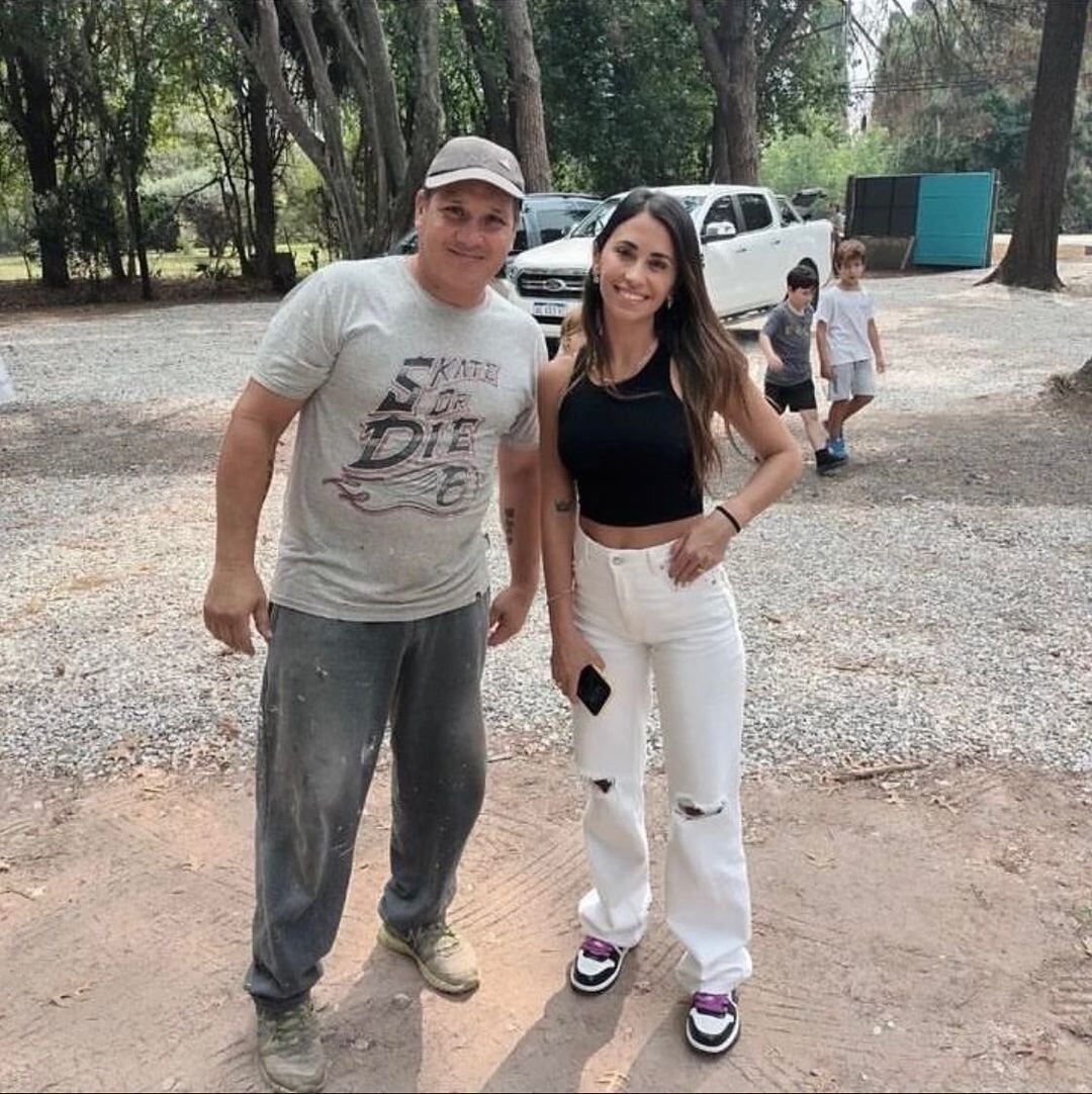 Antonela Roccuzzo se fotografió con fanáticos