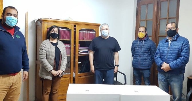 el Movimiento Vecinal de Tres Arroyos donó al Centro Municipal de Salud cuatro cascos CPAP