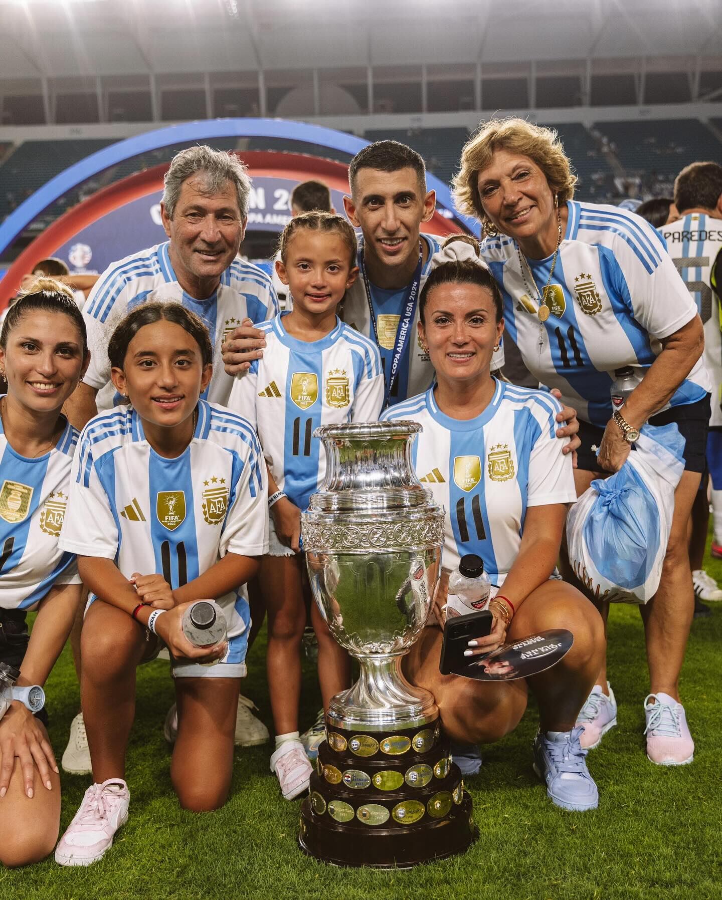 Ángel Di María se consagró bicampeón de la Copa América y festejó junto a su esposa Jorgelina Cardoso, sus hijas y otros familiares.