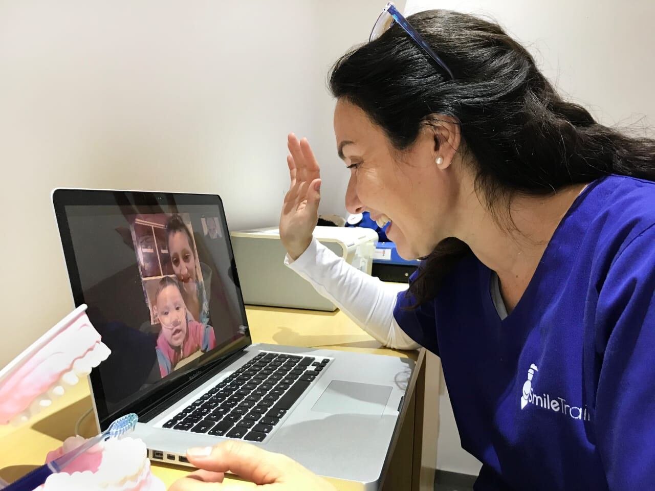 Fonoaudiólogos de todo el país trabajan en una guía de atención para pacientes con “labio leporino”
Más de 20 profesionales de distintas provincias se reunirán en Mendoza durante agosto, para definir el documento sobre cómo tratar a niños y jóvenes con fisuras orales.