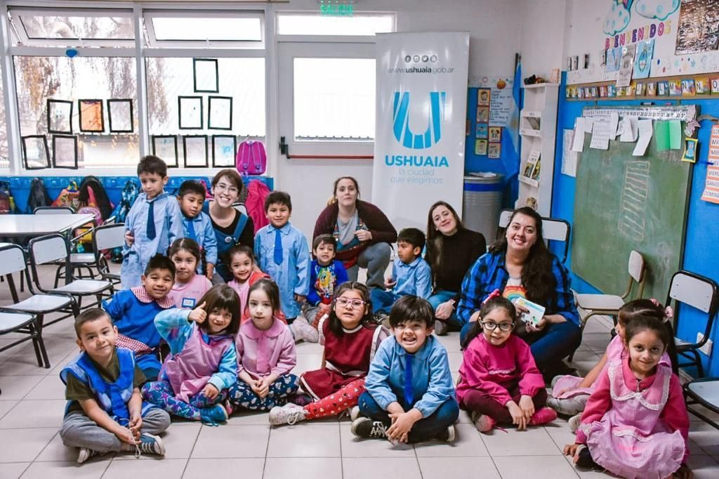 En el marco del proyecto “Arte en el Paisaje”, la Secretaría de Cultura y Educación visitó a niños y niñas de la sala azul del turno mañana del Jardín N°7.