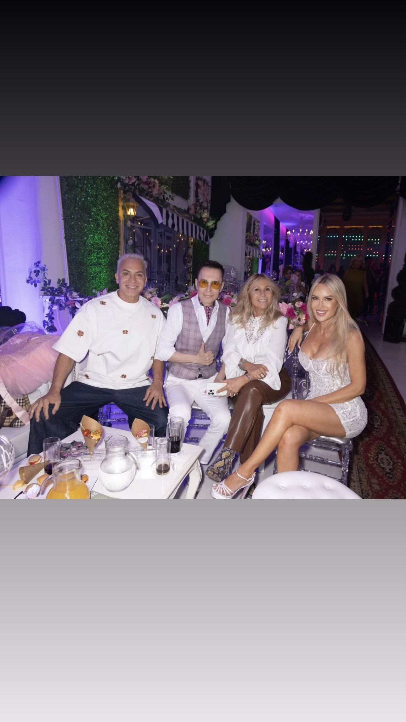 Luciana junto a sus amigos en el cumpleaños de su hija.
