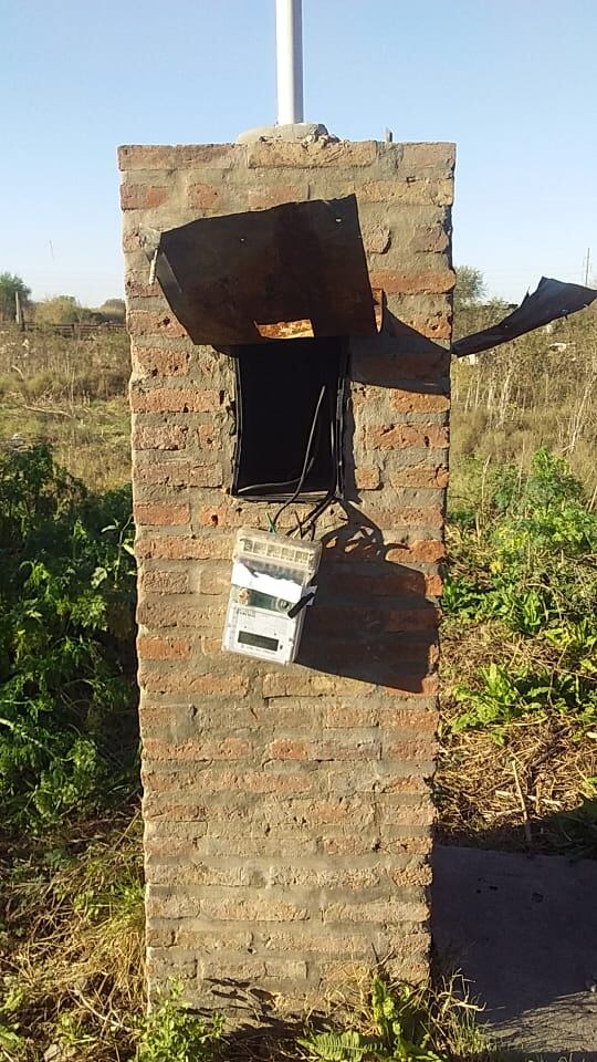 Vandalizaron una vez más un pozo de agua en un barrio de Pérez