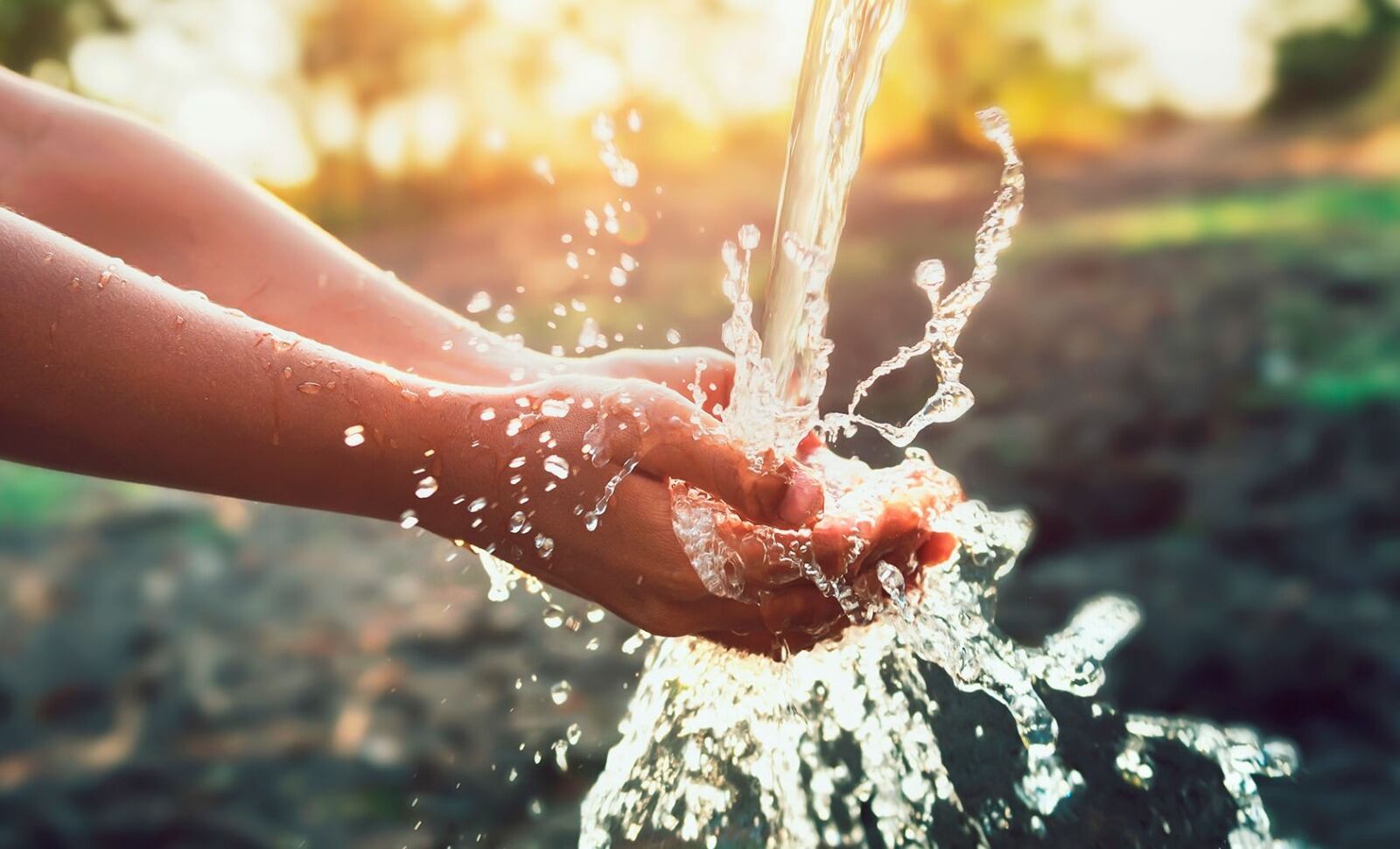 Hidratarse bien: una de las claves para combatir el calor.