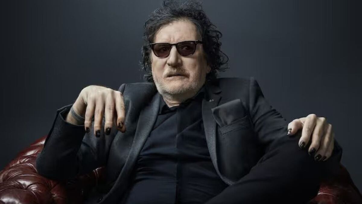 Charly García cumple 72 años: así fue el festejo de sus fans en la puerta de su casa