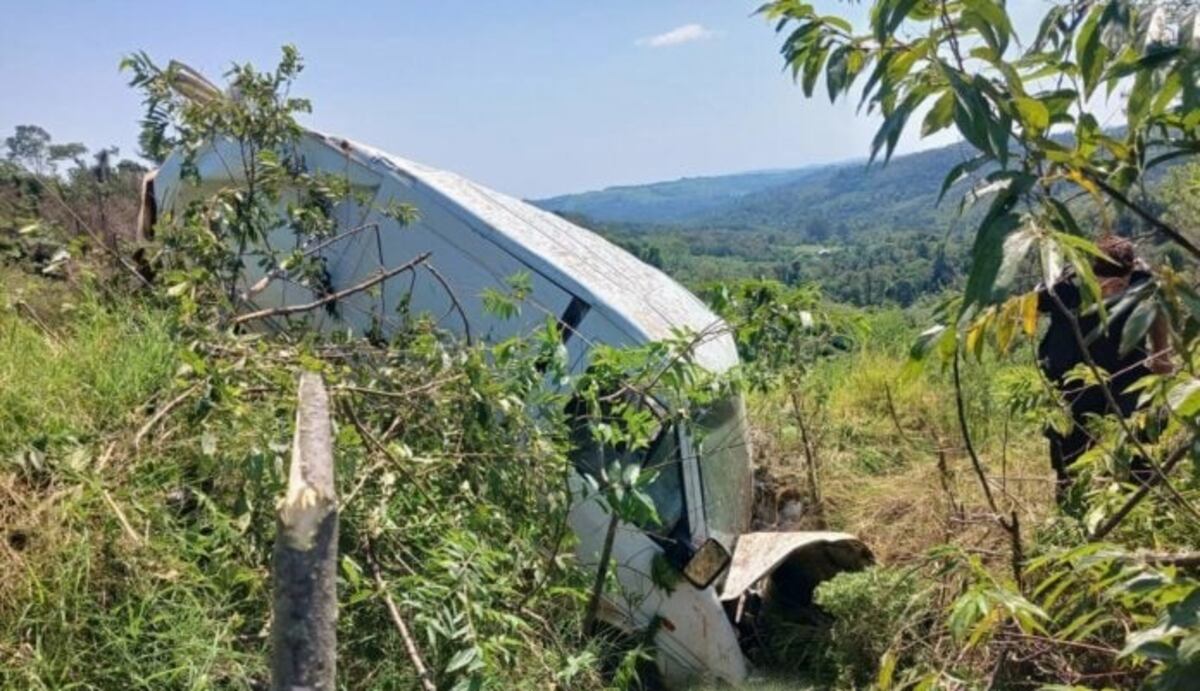 Siniestro vial se cobra la vida de un automovilista en Pozo Azul