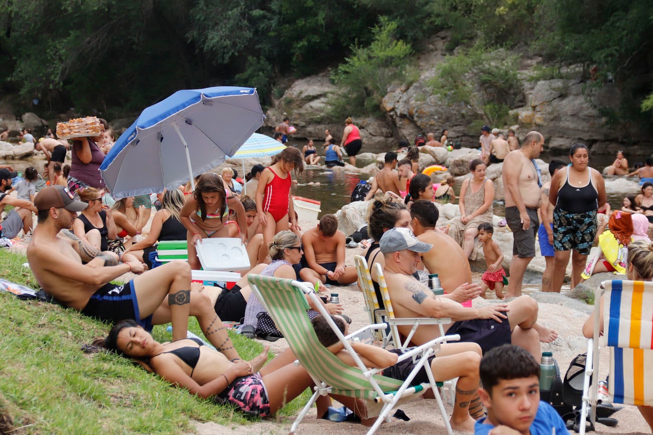 El balneario El Fantasio de Carlos Paz se colmó de gente. (La Voz)