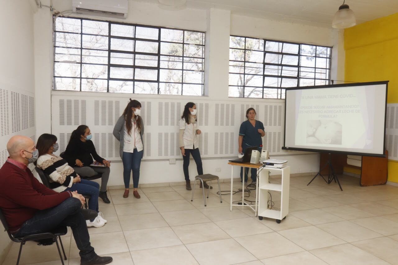 Semana Mundial de la Lactancia en Villa Carlos Paz. El intendente Gómez Gesteira participó de las actividades.