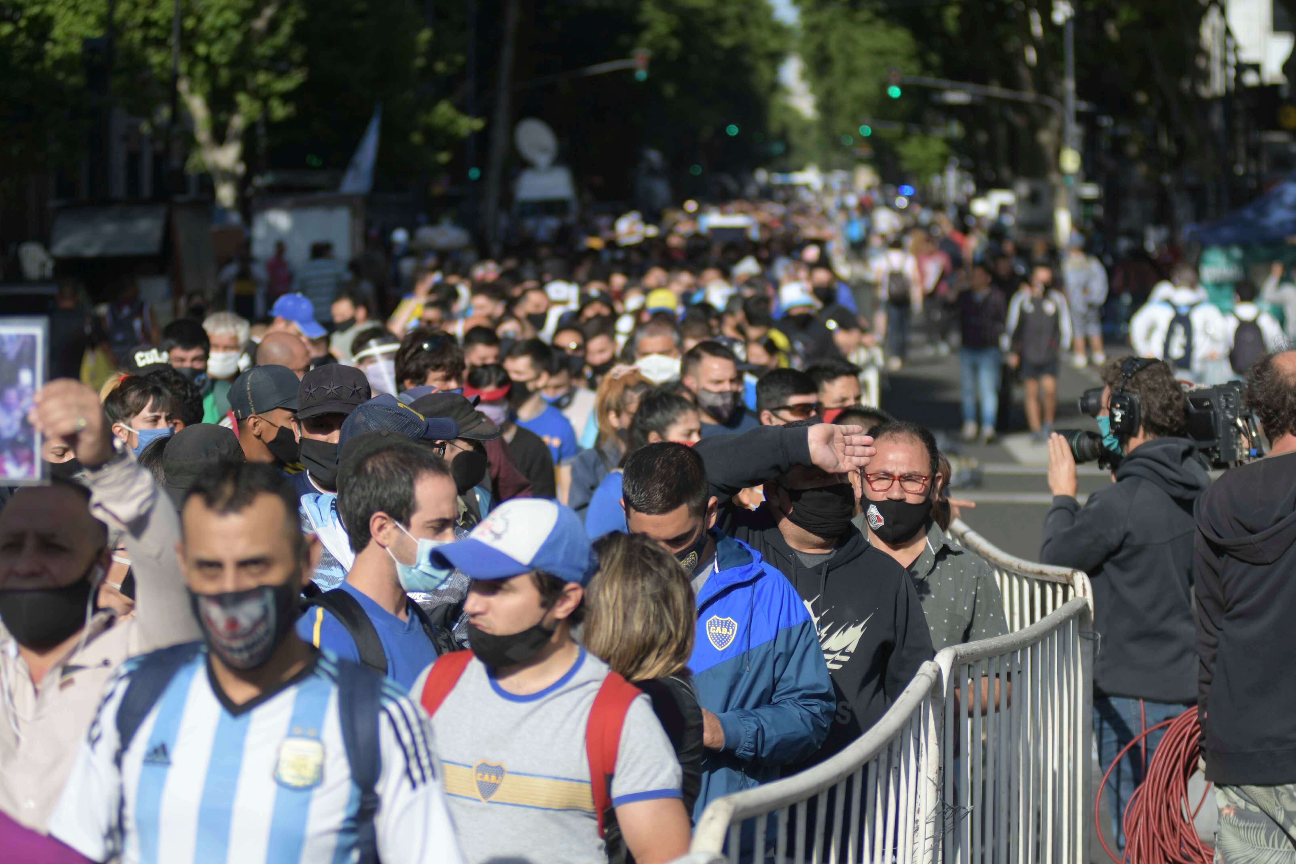 Multitudinaria despedida para el astro argentino en la Casa Rosada.