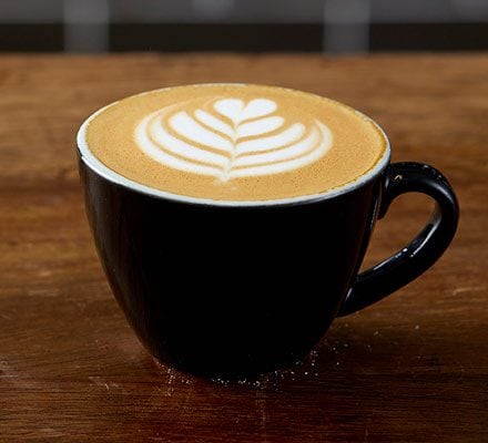 Flat White: una bebida muy popular que domina en las cafeterías de especialidad.