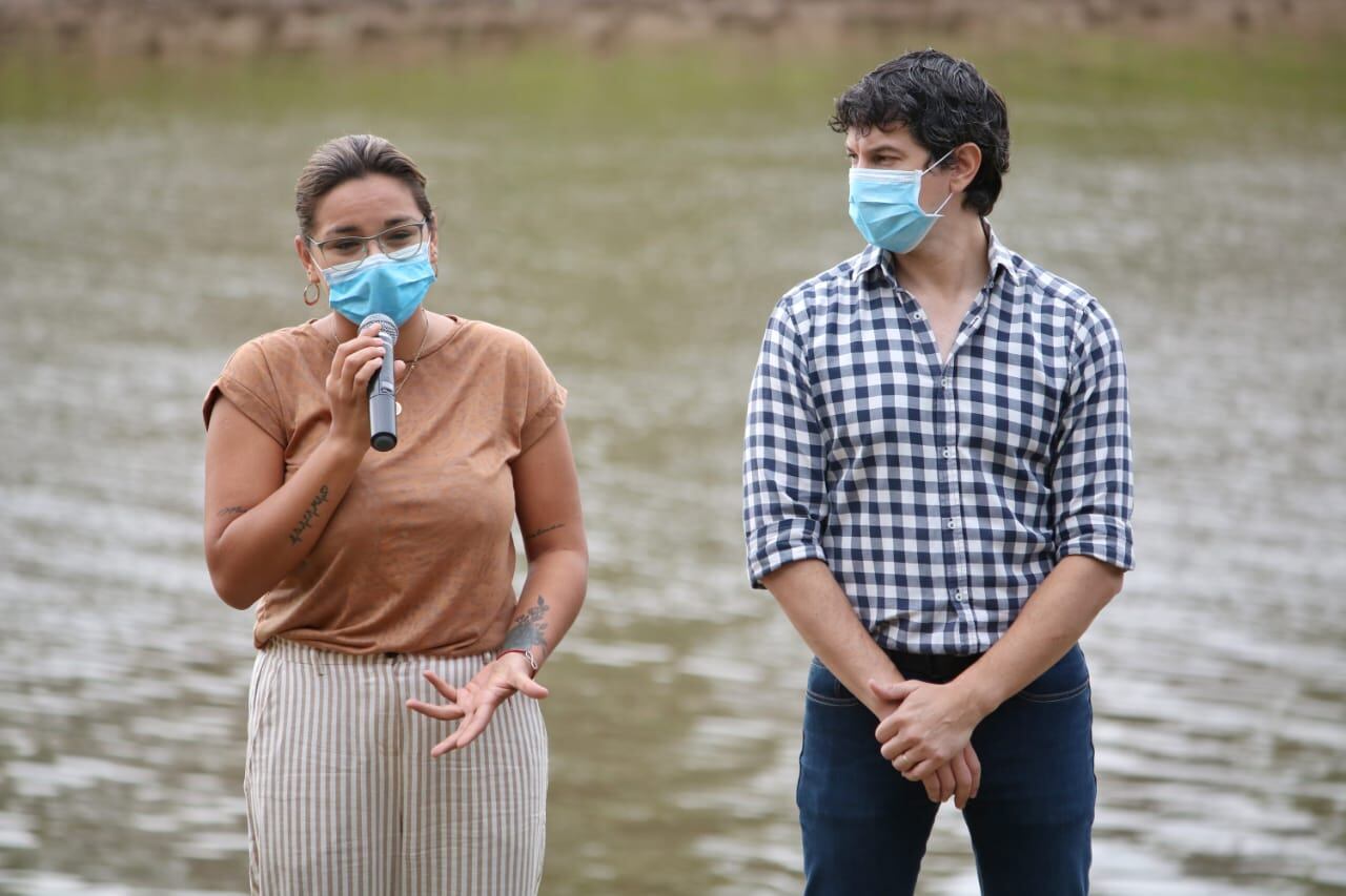 Magda Ayala y Diego Arévalo entregaron tarjetas.