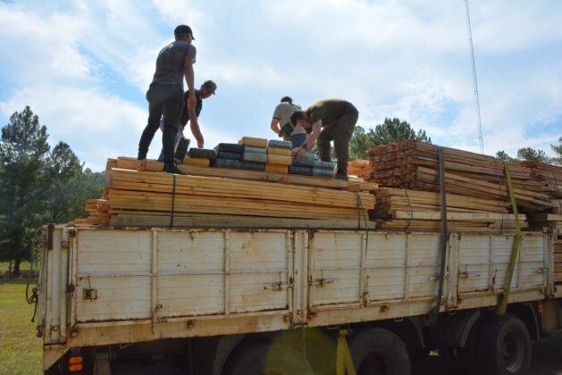 Montecarlo: se arrojó de un camión tras divisar el retén policial .