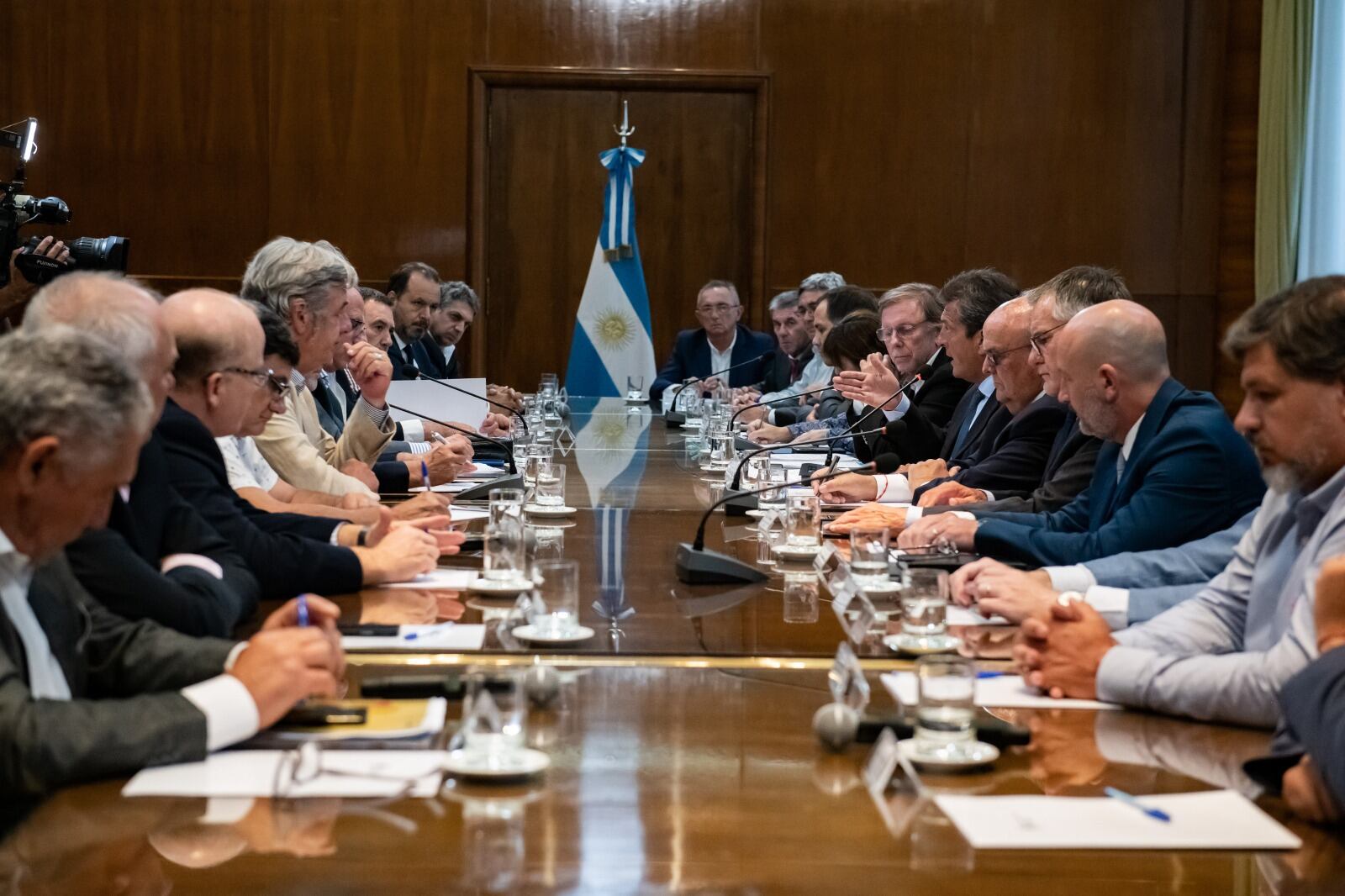 Sergio Massa, recibió a los referentes de la Mesa de Enlace en el Palacio de Hacienda. Foto: Ministerio de Economía.