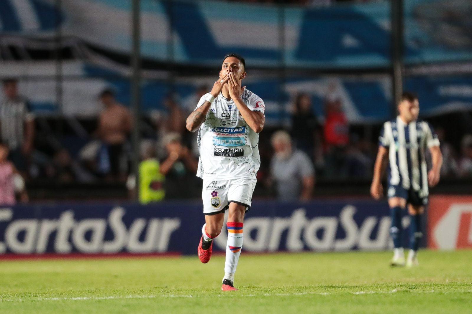 Un vendabal de goles de Jonathan Herrera le permitió a Armenio darlo vuelta: 3-2 sobre Talleres. (Prensa Copa Argentina)