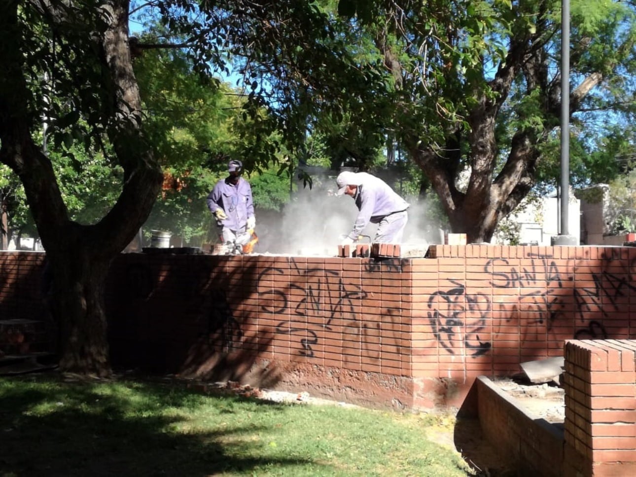 La Municipalidad comenzó con las obras de refacción de la plaza Independencia para poner en valor ese espacio verde. Foto 