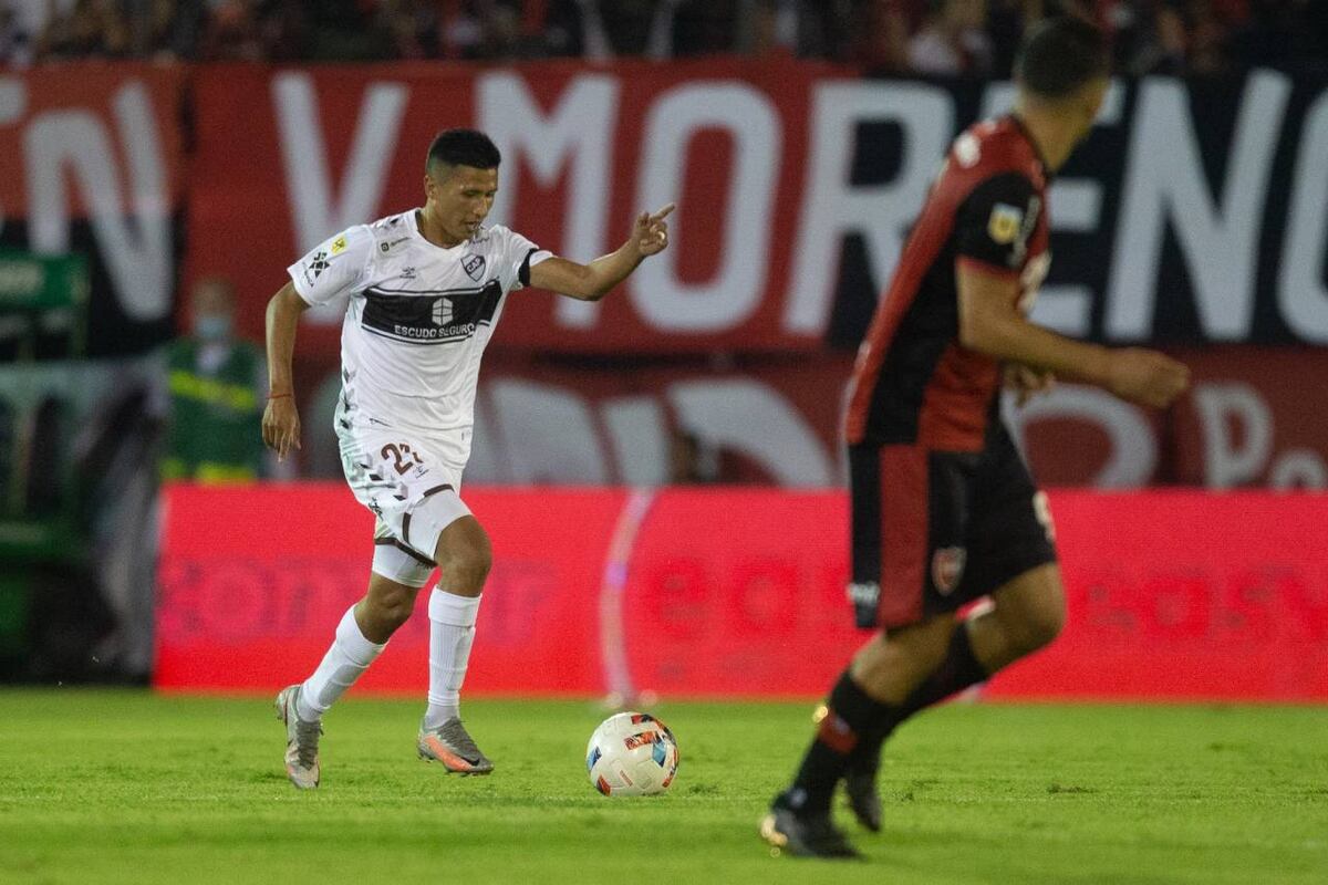 Debutó el VAR: Newell’s consiguió un penal clave ante Platense