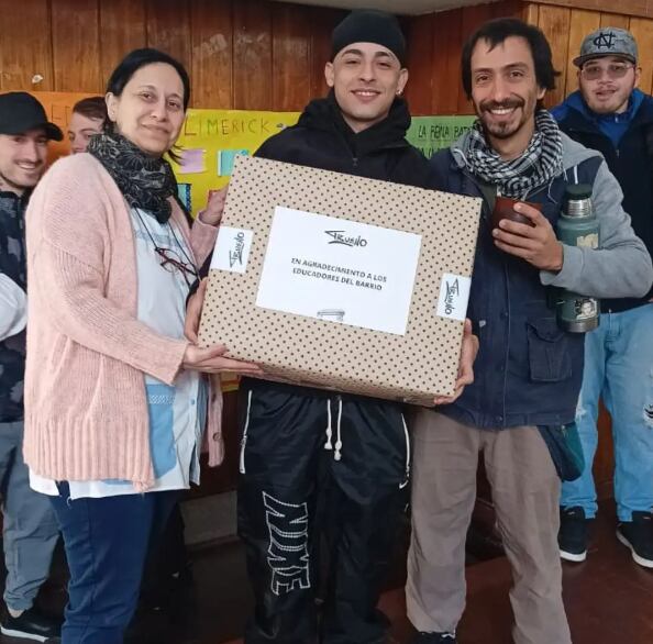 La donación de Trueno para la escuela de su infancia en La Boca