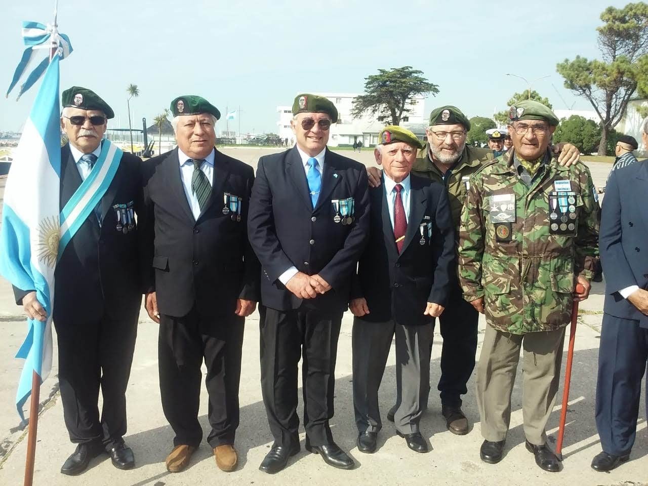 Tenía 29 cuando fue convocado, ostentaba el grado de Cabo Principal de la Infantería de Marina con capacitación de Comandos Anfibios