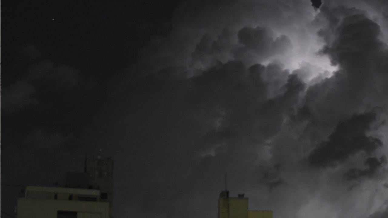 Continúa la alerta por tormenta con granizo en varias zonas de Mendoza  - Marcelo Rolland / Los Andes