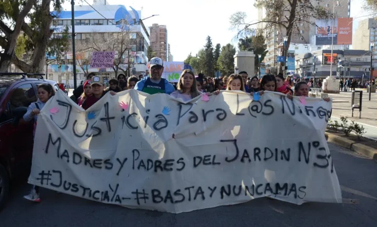 Abusos en el Jardín 31: padres y vecinos de Neuquén marcharon en pedido de justicia