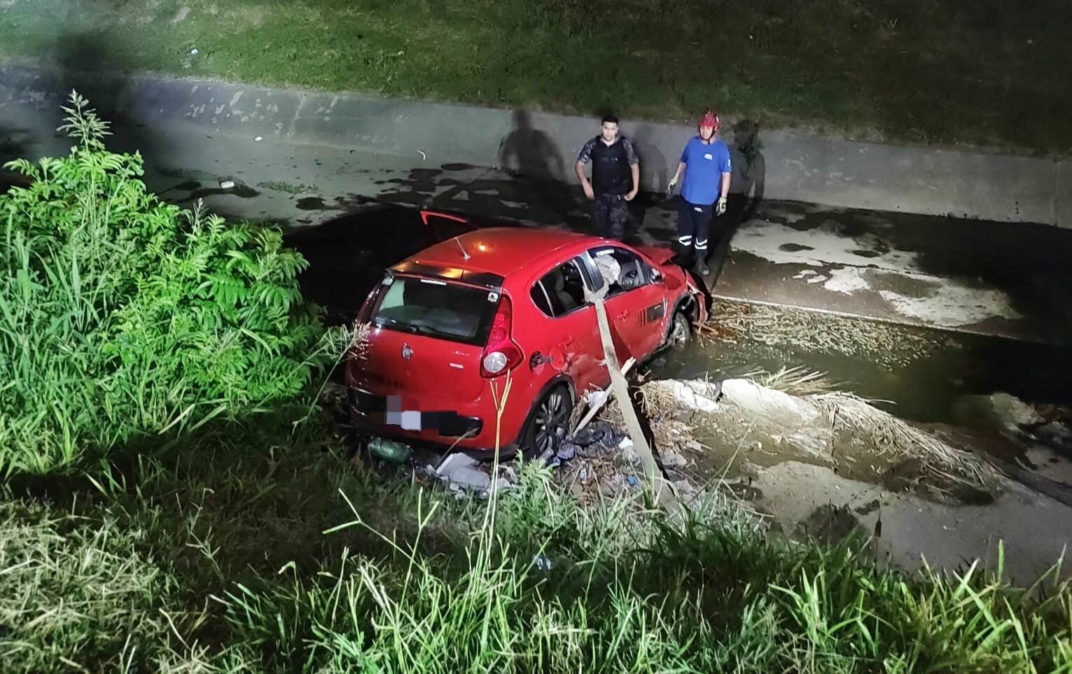 El ladrón hurtó un Fiat Palio rojo en barrio Marqués Anexo.